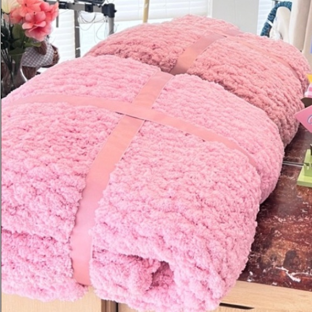 Super soft Pink Chenille blanket